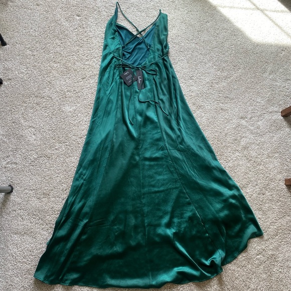 emerald green silk satin Lulu’s formal prom dress - Picture 9 of 11
